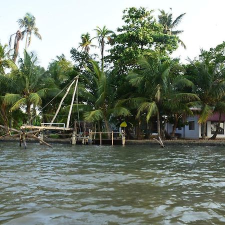 Cheenavala Fishing Homestay Kochi Exterior photo
