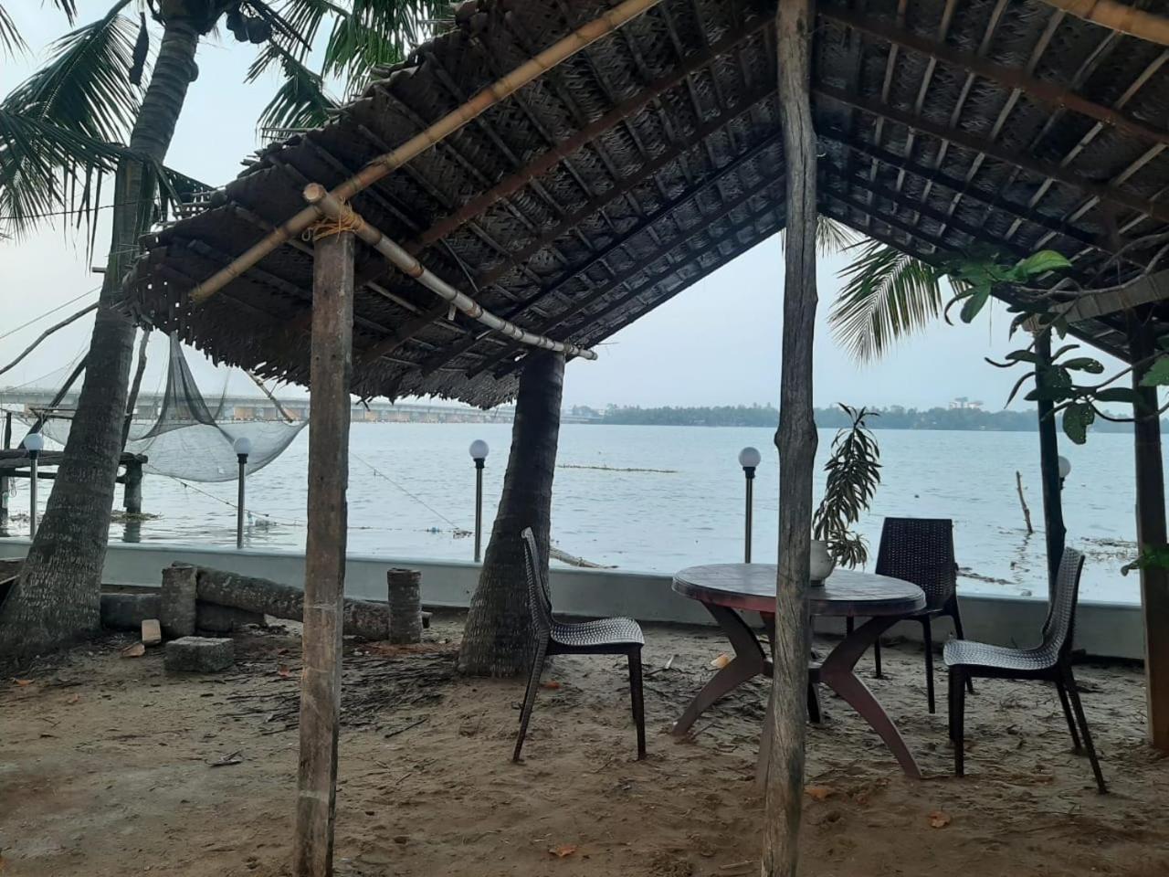 Cheenavala Fishing Homestay Kochi Exterior photo