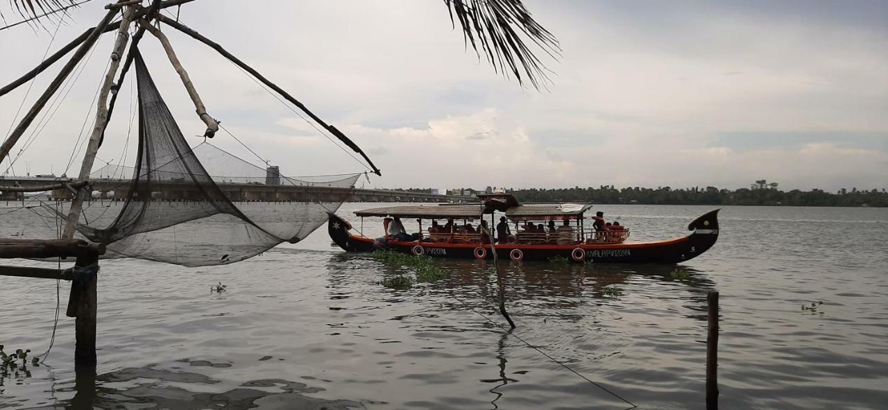 Cheenavala Fishing Homestay Kochi Exterior photo